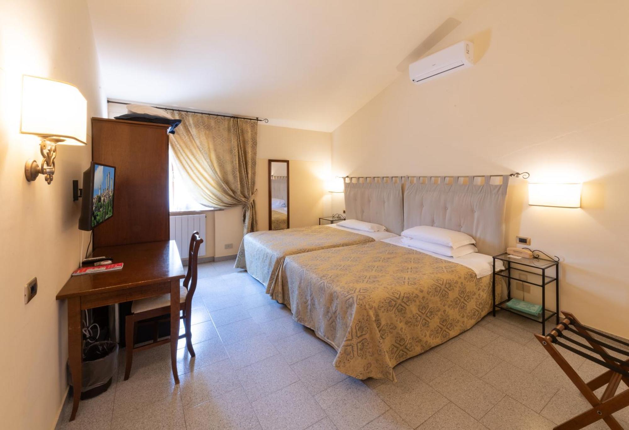 Le Volpaie Hotel San Gimignano Bagian luar foto